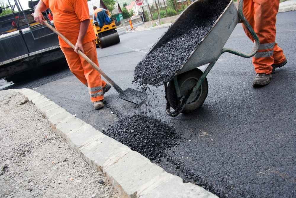 How to Find the Best Asphalt Paving Contractors in Warrensburg, MO (Without Breaking the Bank!)