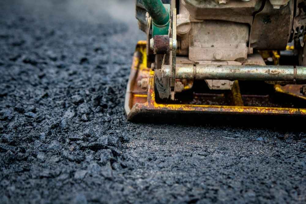 Cracked Parking Lot? Here’s the Asphalt Repair Service Independence Businesses Are Calling First