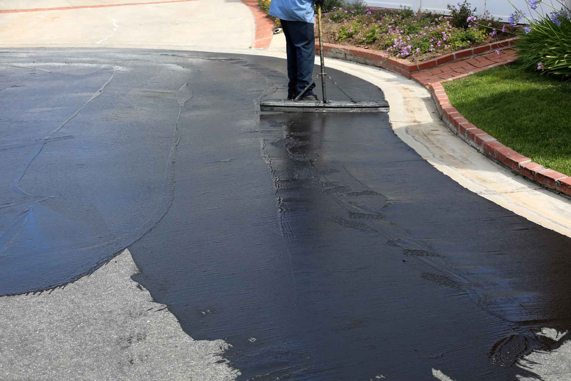 Why Homeowners in Warrensburg, MO Are Rushing to Get Asphalt Driveways This Summer
